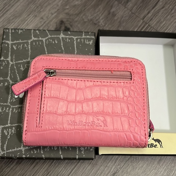 Walletbe 🦘 Pink Croco Accordion Credit Card Wallet - Picture 2 of 4